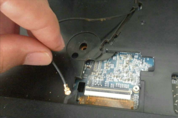 电脑屏幕无信号但主机正常怎么办