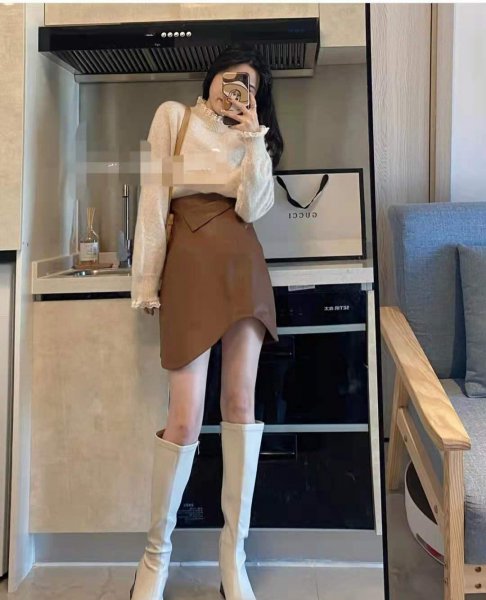 棕色裙子配什么颜色上衣好看