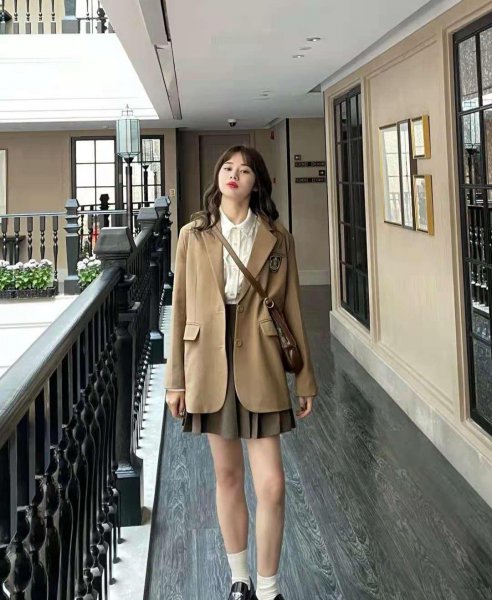 棕色裙子配什么颜色上衣好看