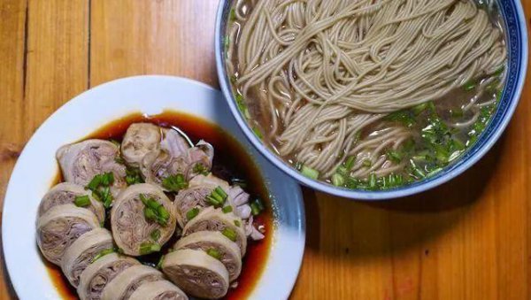 大肠包小肠是什么意思