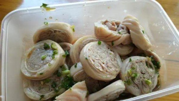 大肠包小肠是什么意思