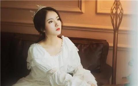 女生发皱眉表情含义是什么意思