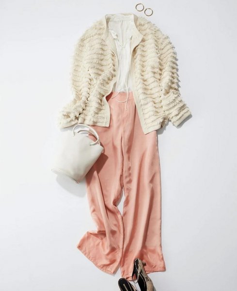 粉色阔腿裤配什么颜色上衣好看