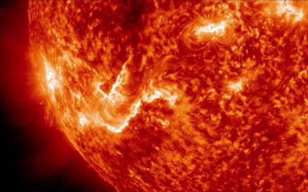 太阳耀斑最早是在哪一年被发现