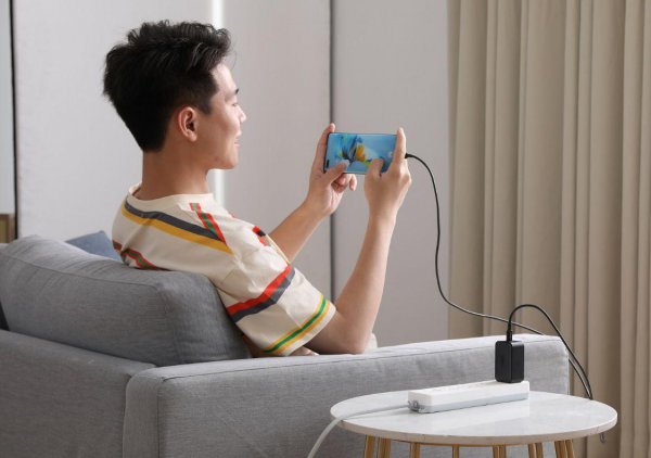 充着电玩手机对手机有影响吗