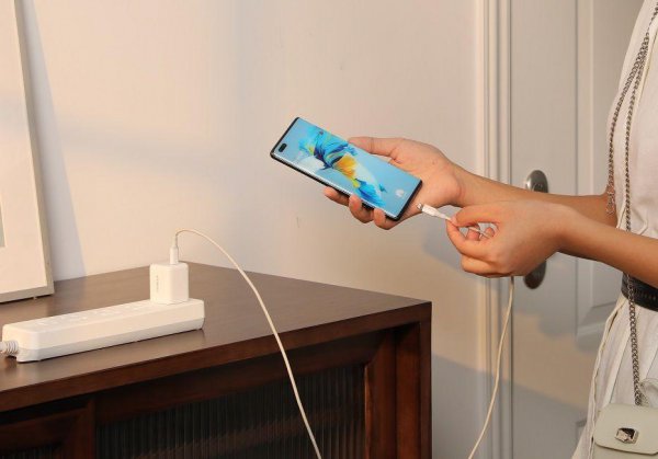 充着电玩手机对手机有影响吗