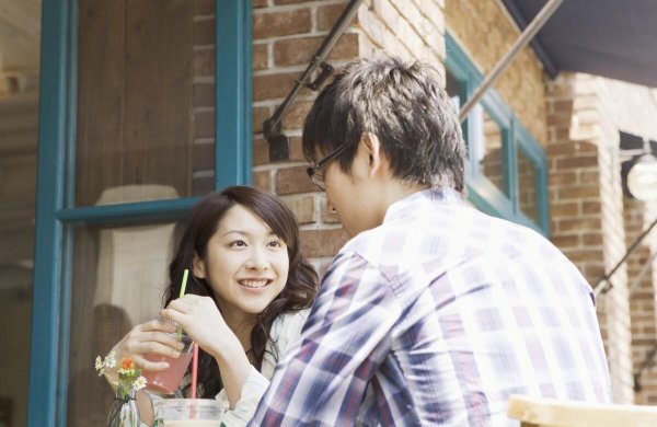 第一次相亲怎么聊天找话题