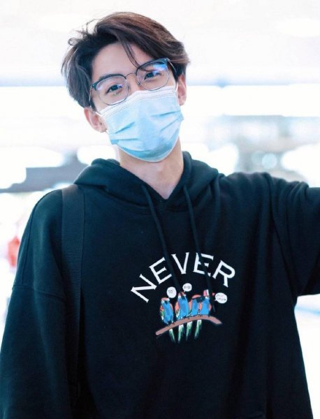 演员周峻纬个人简介