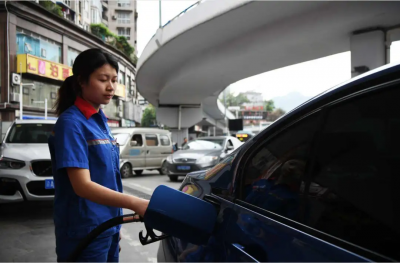 轿车200块的油跑多少公里 汽车的油耗和什么有关系