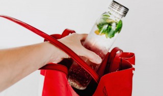 水杯上刻的想一个人的句子 有哪些想念的句子可以刻在杯子上