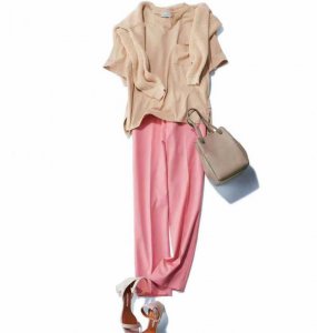 粉色阔腿裤配什么颜色上衣好看 分享4个粉色裤子穿搭思路