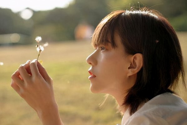 自私的女人的表现