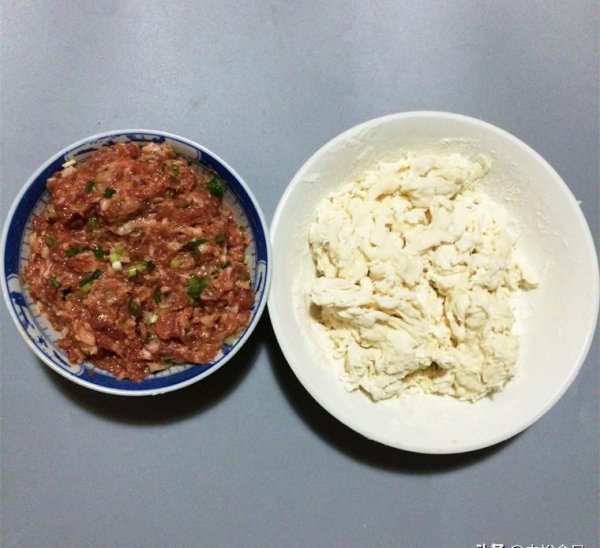 1提2推3转包子的提褶方法