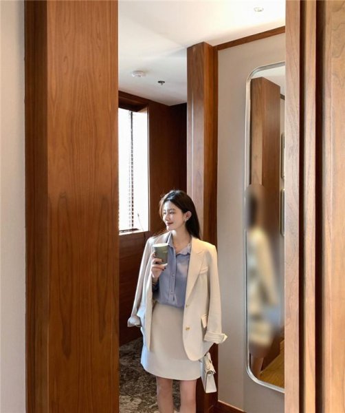 米黄色搭配什么颜色最好看图片