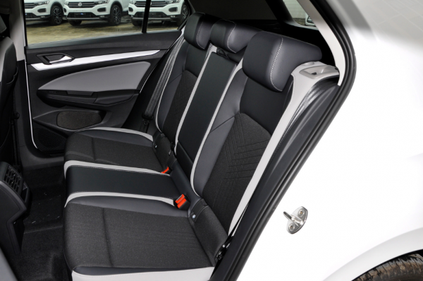 适合年轻人开的车