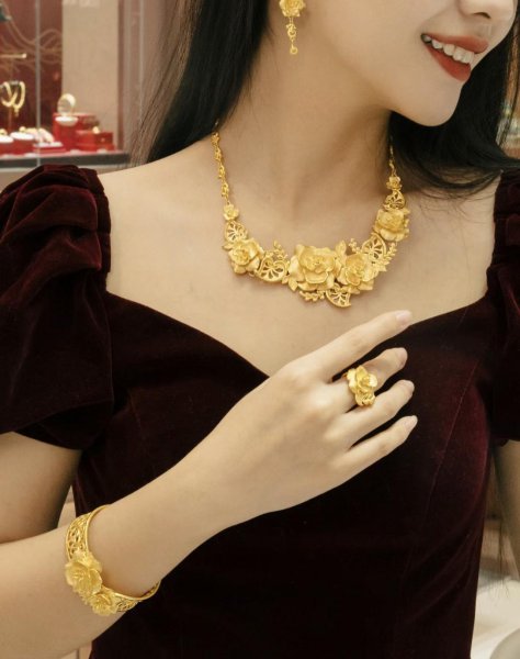 千足金和万足金哪个好