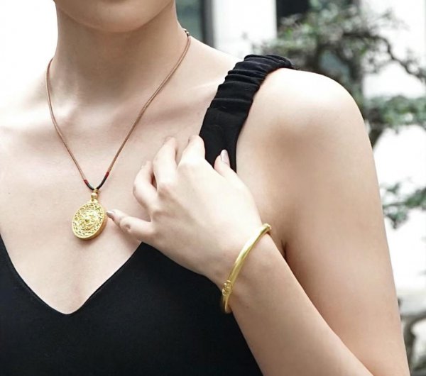 千足金和万足金哪个好