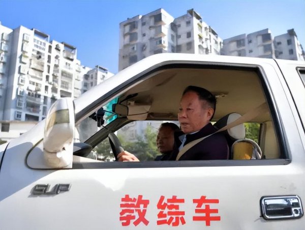 驾照报考年龄限制