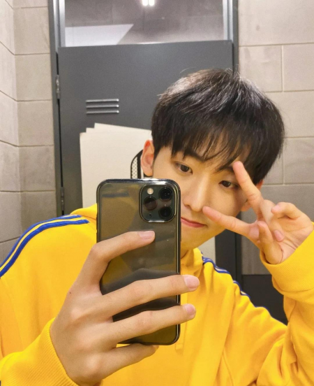 男生自拍怎么拍好看又上镜