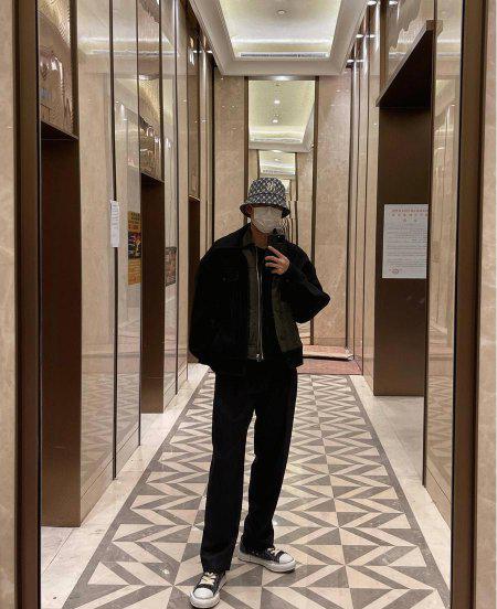 男生自拍怎么拍好看又上镜