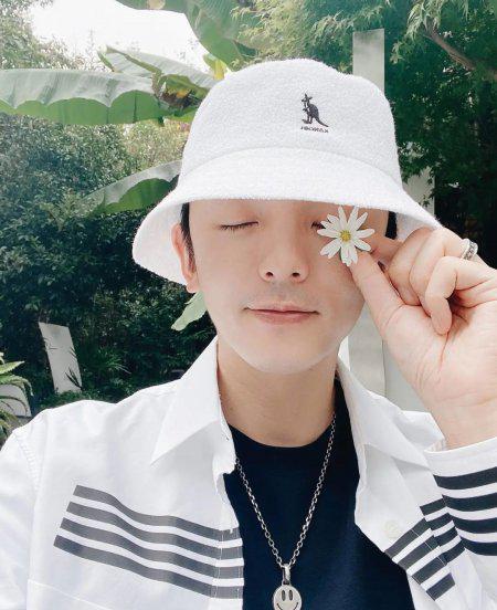 男生自拍怎么拍好看又上镜