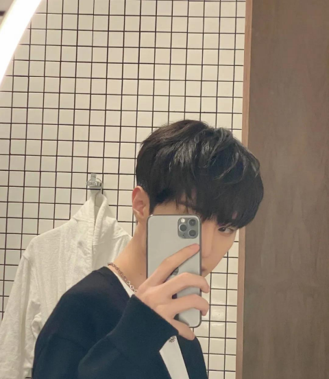 男生自拍怎么拍好看又上镜