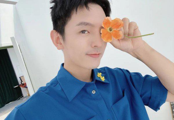 男生自拍怎么拍好看又上镜