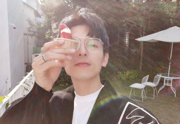 男生自拍怎么拍好看又上镜