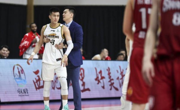 郭艾伦和赵睿谁厉害一点