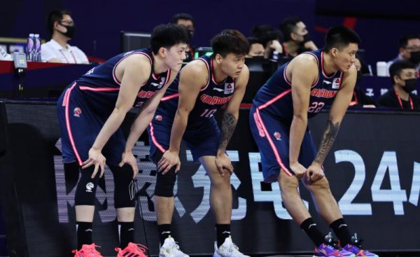 郭艾伦和赵睿谁厉害一点