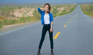 白色T恤怎么搭配 白色T恤如何搭配