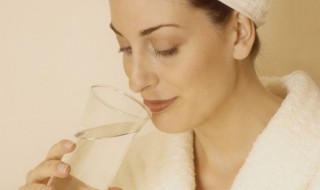 喝热水的好处和坏处 喝热水对身体有哪些好处和坏处