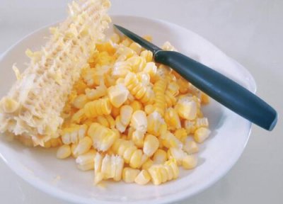 生玉米粒怎么剥 生玉米粒怎么剥简单 图解