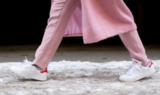 鞋子发黄变白怎么清洗 鞋子发黄了用什么方法可以变白