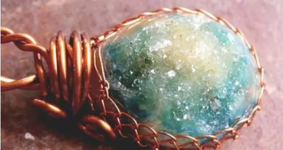 怎么判断是玉还是石头 如何判断透光的石头是不是玉