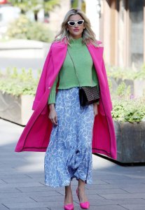 粉色搭配什么颜色好看图片 粉色搭配衣服最合适的技巧