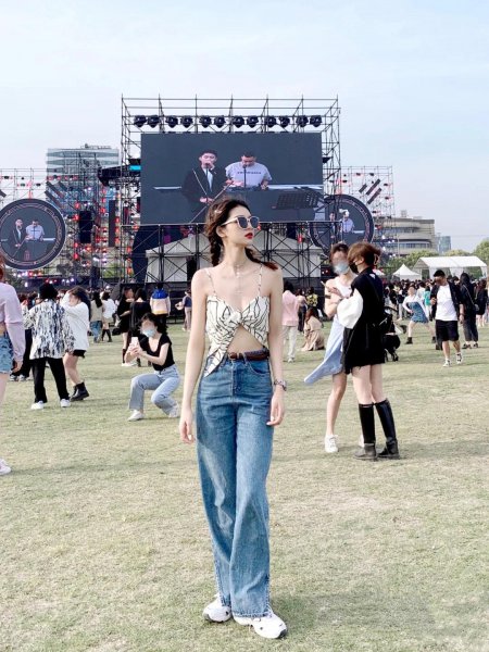 穿吊带里面穿什么内衣比较好