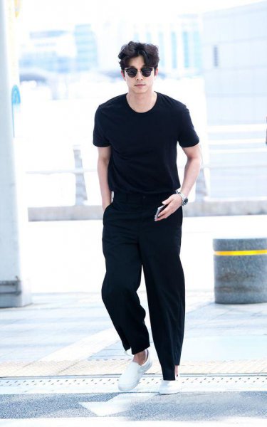 黑裤子搭配什么上衣