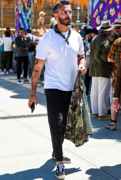 黑裤子搭配什么上衣