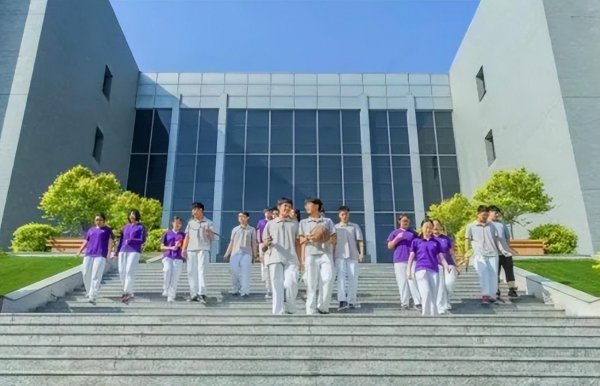 北京电子科技学院是985还是211学校