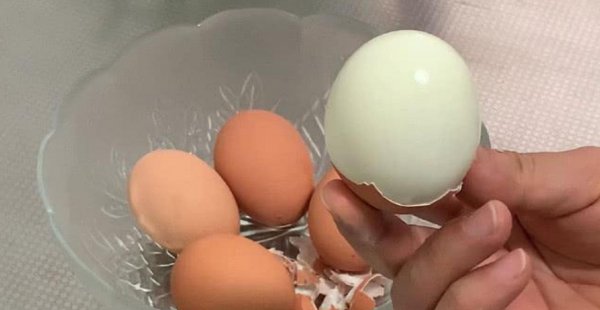 鸡蛋皮难剥是什么原因造成的