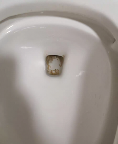 马桶拐弯处坚硬老垢怎么去除