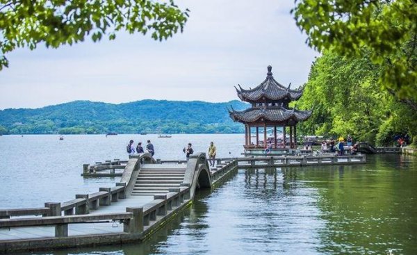 适合七十多岁老人旅游的地方