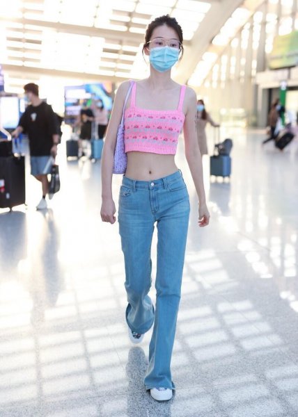 浅粉色搭配什么颜色好看