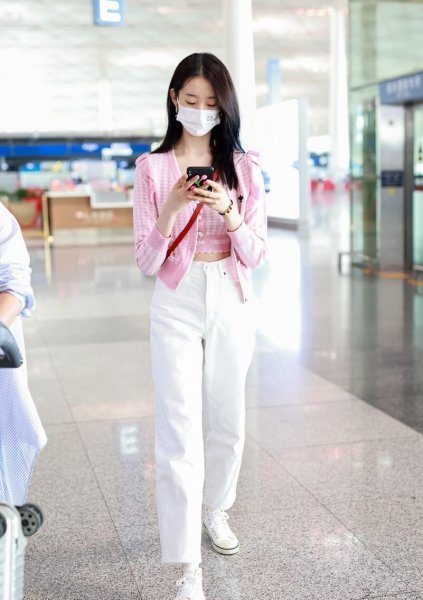 浅粉色搭配什么颜色好看