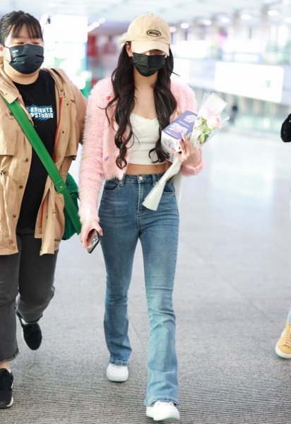 浅粉色搭配什么颜色好看