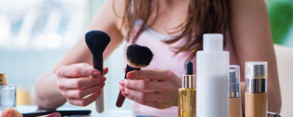 如何鉴别化妆品是否变质过期