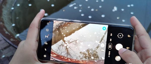 怎么把手机视频投屏到电视上播放