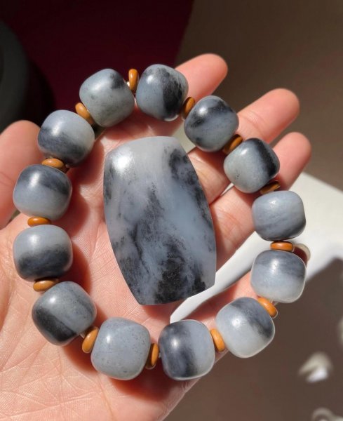 新疆和田玉什么颜色最好