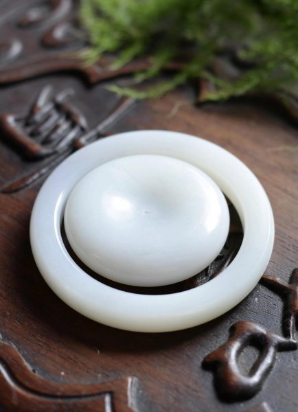 新疆和田玉什么颜色最好